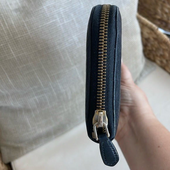 Authentic Prada Pebble Leather Zip Around Zippy Wallet in Black - Picture 6 of 11